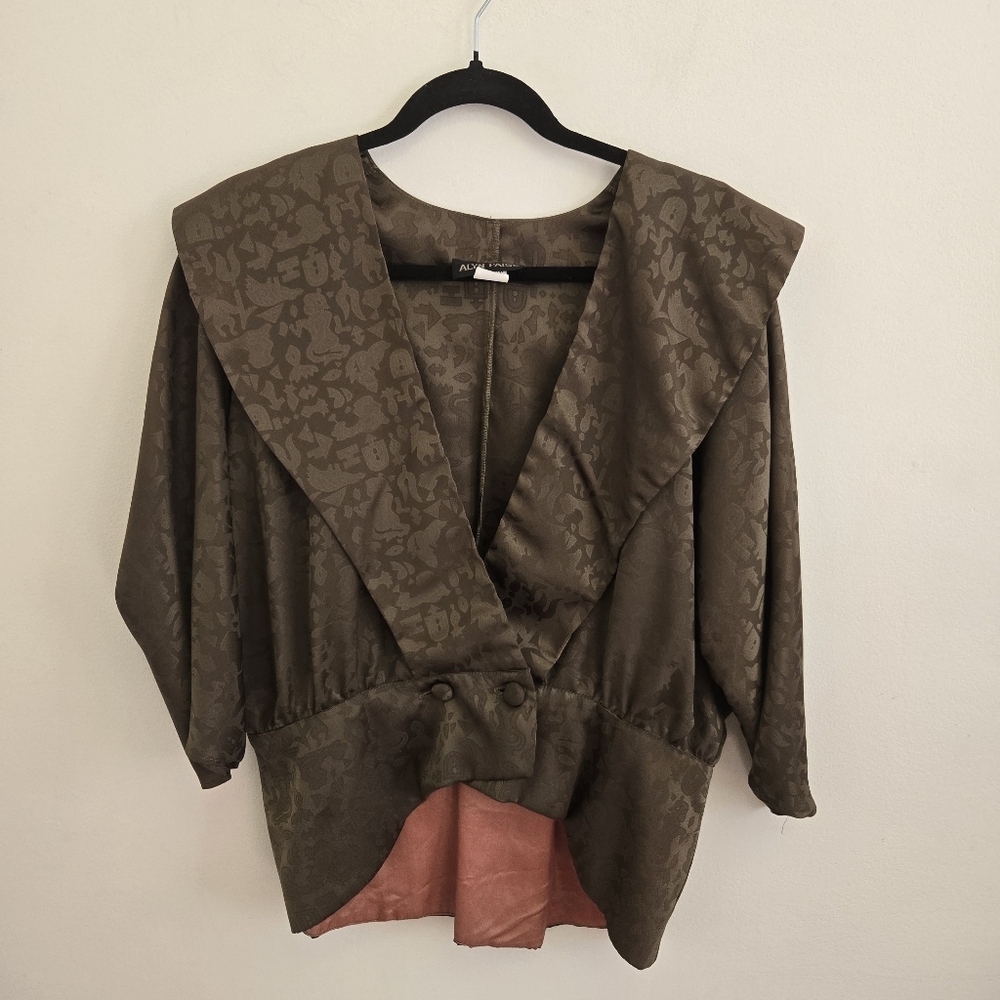 3/$30 Vintage Olive Green Patterned Blouse Size M